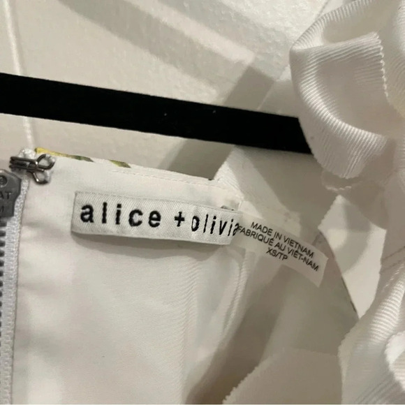 Alice + Olivia Nika crop top in gardenia ribbon ties XS - Picture 2 of 7
